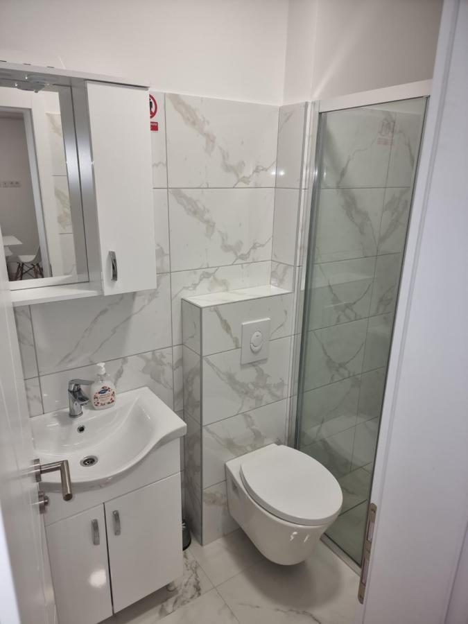 Apartmani Anastasia With Pool, Novalja Exterior photo