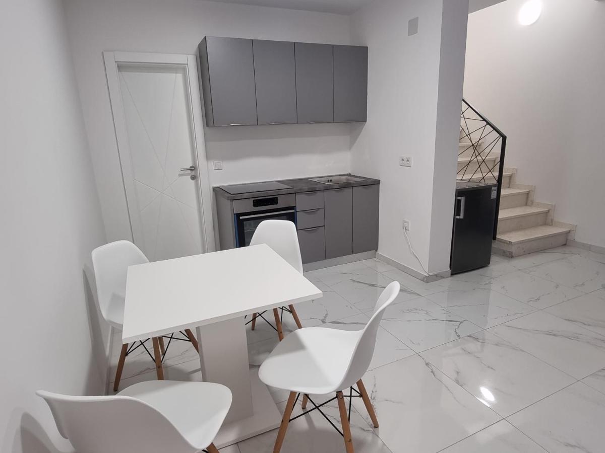 Apartmani Anastasia With Pool, Novalja Exterior photo