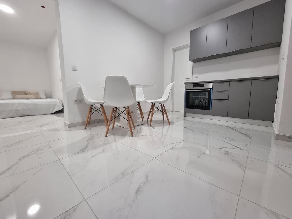 Apartmani Anastasia With Pool, Novalja Exterior photo